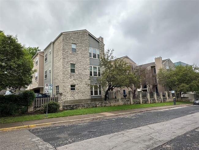 Building Photo - 2414 Longview St Unit 301 Rental