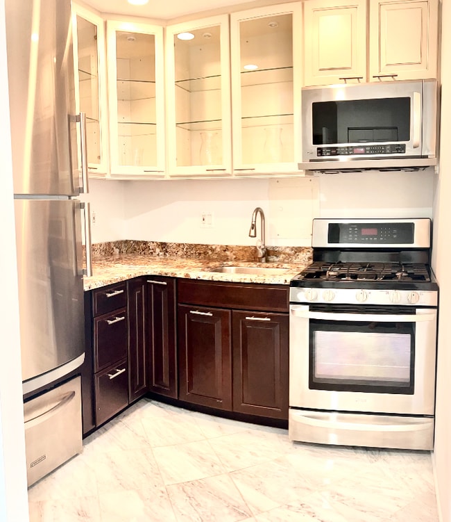 Photo - 300 M St SW Casa