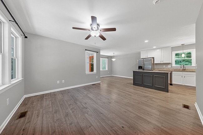 Photo - 15 Huntington Dr