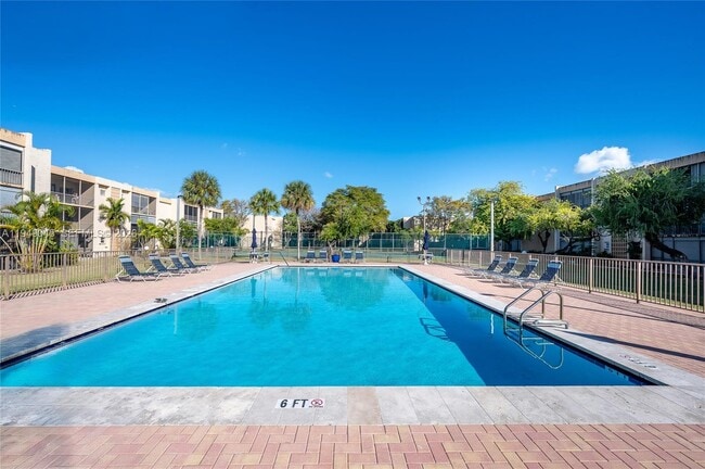 Building Photo - 8415 SW 107th Ave Unit 338W