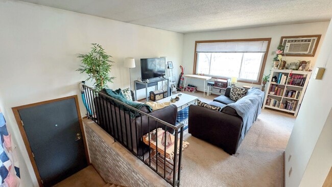 Building Photo - 808-810 9th Avenue SE Unit 808 Rental