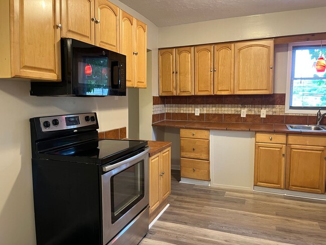 Photo - NEWLY RENOVATED 3 BR HOME/FENCED IN YARD