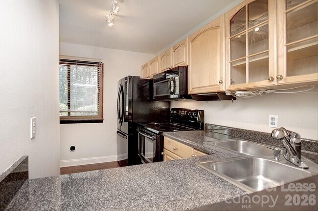 951 Hollywood St Unidad K