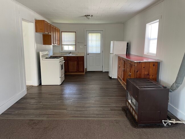 Building Photo - 36 1/2 Jefferson Ave Rental