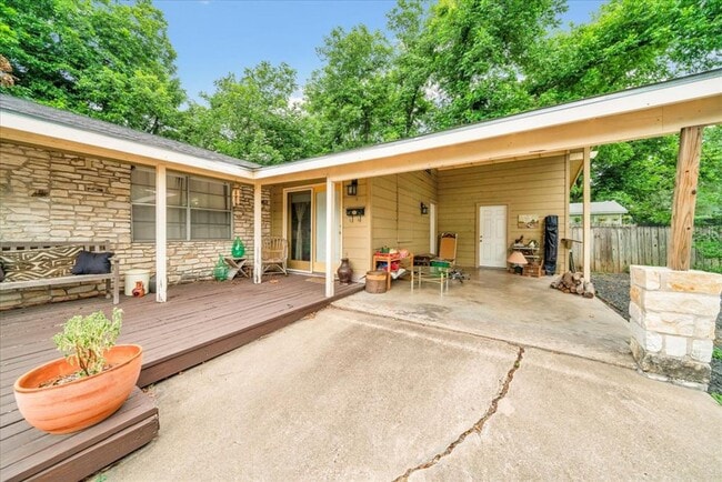 Photo - Rare 2 bed with large back yard next to Zilker Park.