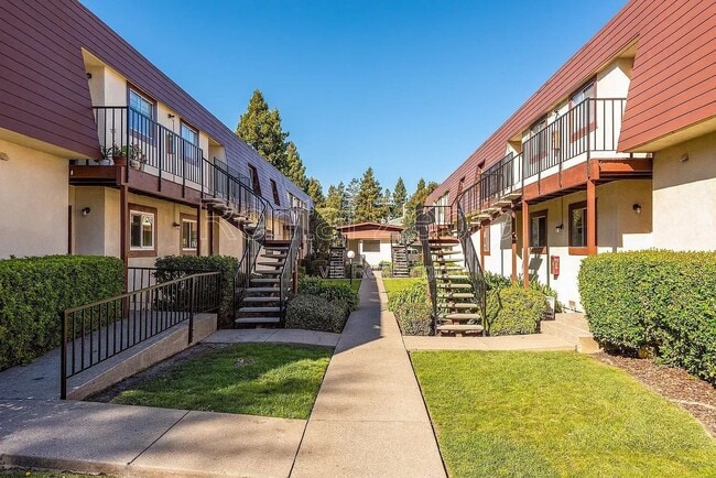 Building Photo - 1420 Southwest Blvd Unit 7