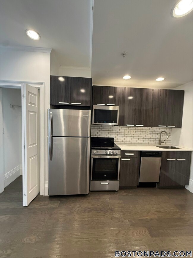 Photo - 270 Newbury St Unit 6