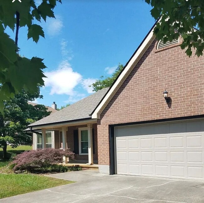 Photo - Knoxville 37922 - Available June 1st! 3 bedroom, 2 bath home - Contact Susan Niedergeses 865-300-...