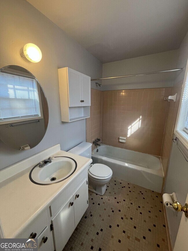 Photo - 2864 Cheney St