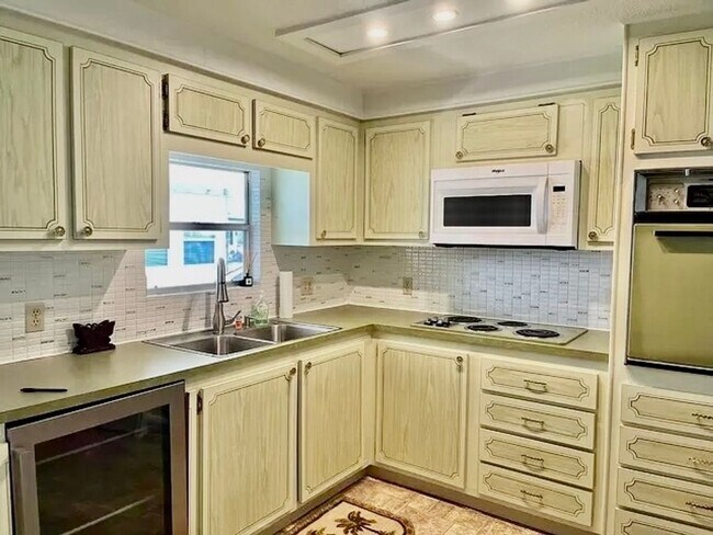 Photo - Near the beaches, Beautifully Furnished 2 ...