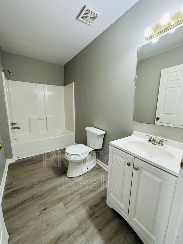 Photo - 715 Ayers St