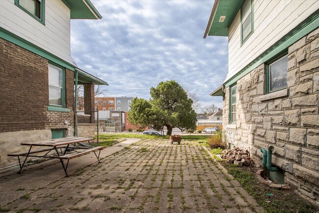 Photo - 908 E 31st St