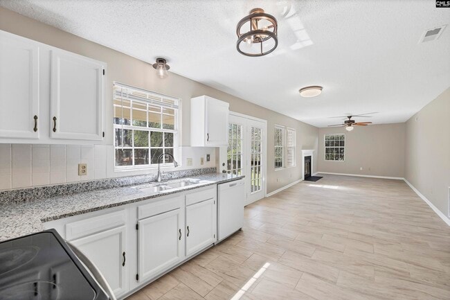 Photo - 605 N Donar Dr