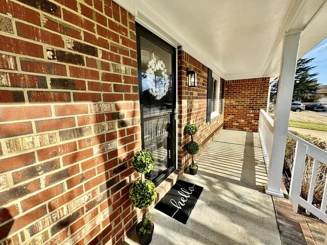 Photo - READY NOW!! Updated 5-Bedroom Home w/Fenced Backyard, Attached Garage  & Sunroom - Pet Friendly!