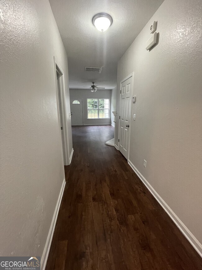 Photo - 387 Brookview Dr