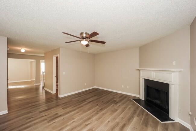 Photo - 6891 Derby Ave