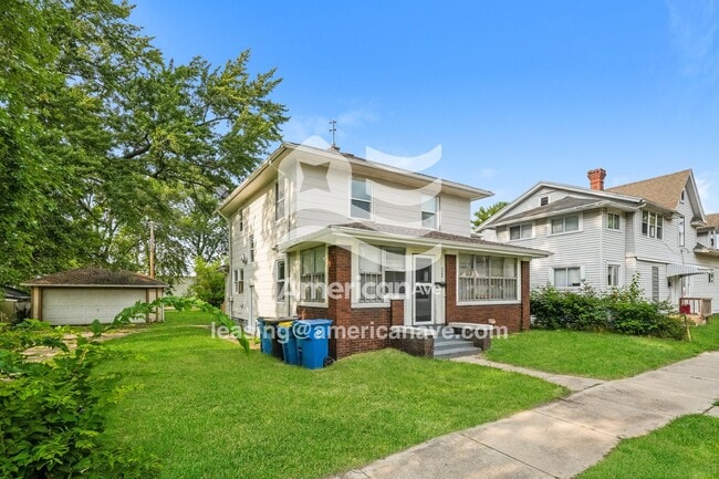 Photo - 522 E 3rd St