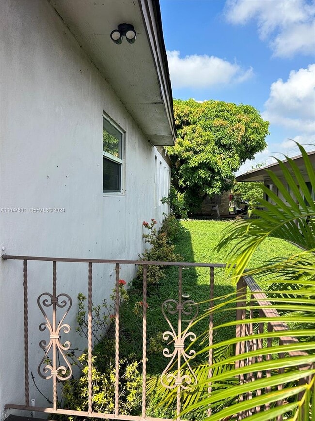 Building Photo - 800 N federal Hwy Unit 5