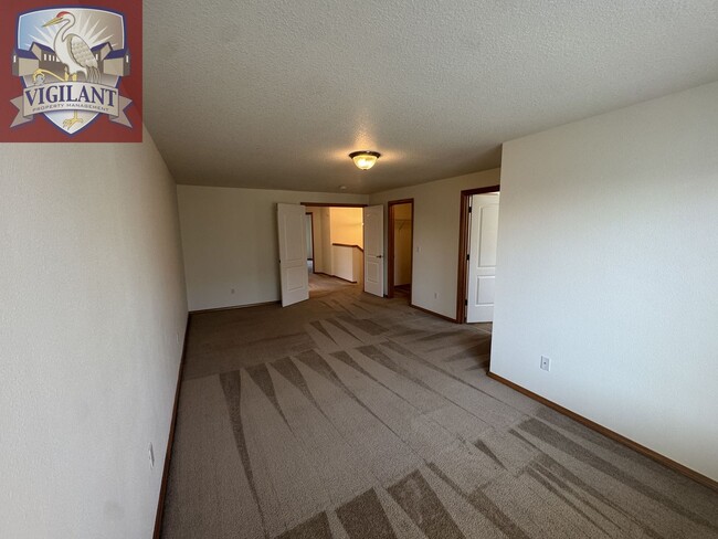 1614 N Falcon Dr