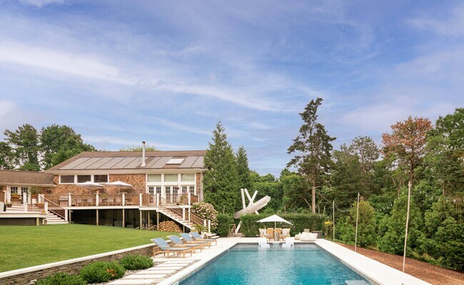 Photo - 565 Montauk Hwy