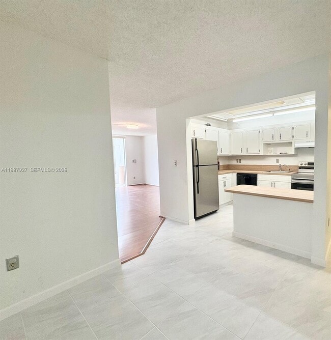 Photo - 7300 NW 17th St Unidad 216