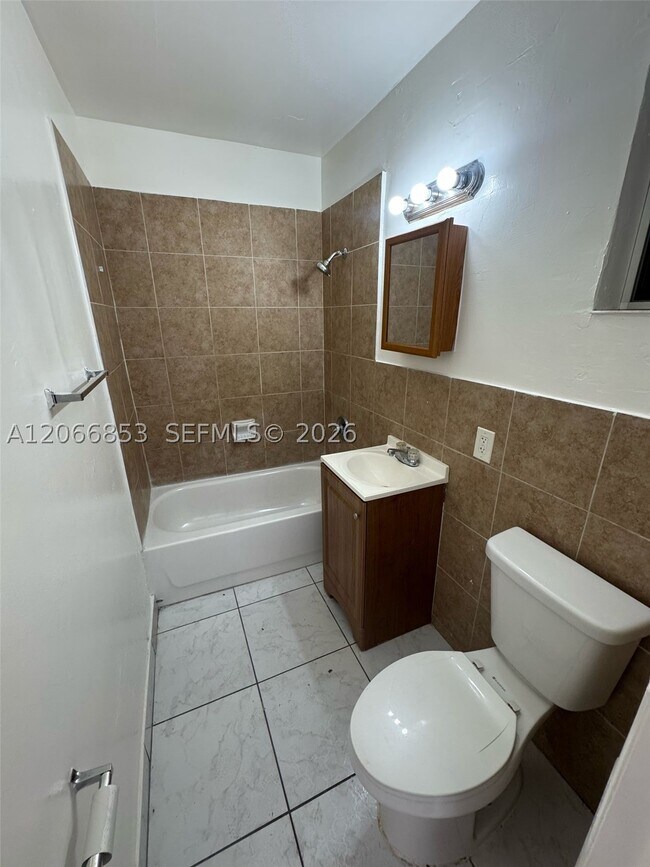 Photo - 2451 NW 13th St Unit 5