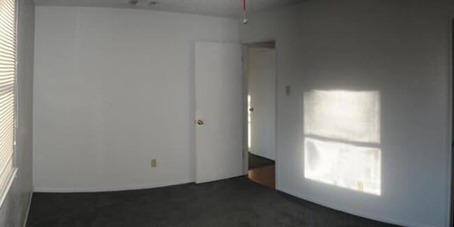 Photo - 222 Bridle Dr