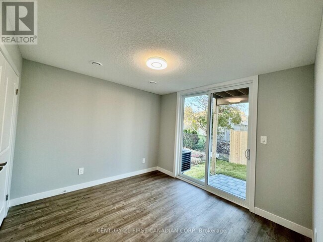 Photo - 349 Southdale Rd