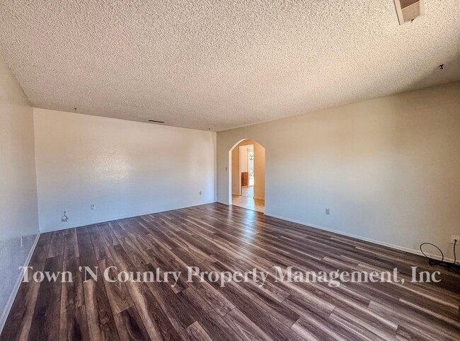 Photo - 732 La Mesa Dr
