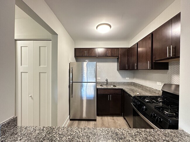 Photo - 533 W Surf St Unit 015