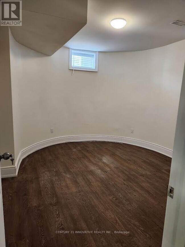 Photo - 33 Scarborough Golf Club Rd