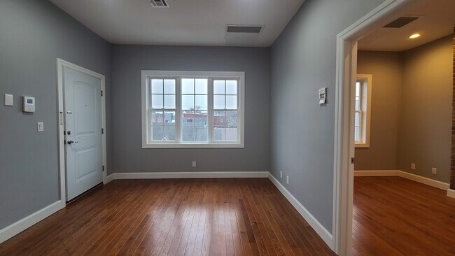 100 Griffith St