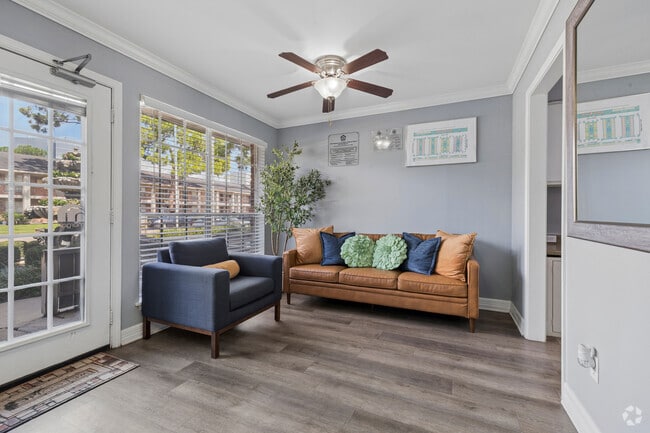 Leasing Office - Memorial City Apartments