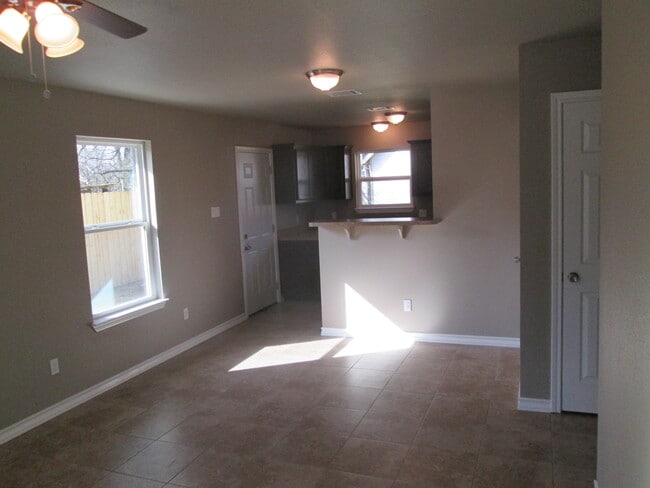 Photo - 530 W Heard St