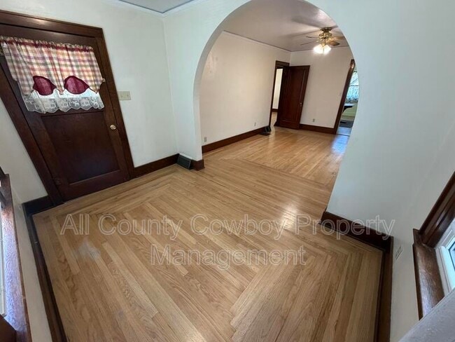 Photo - 557 N 8th St