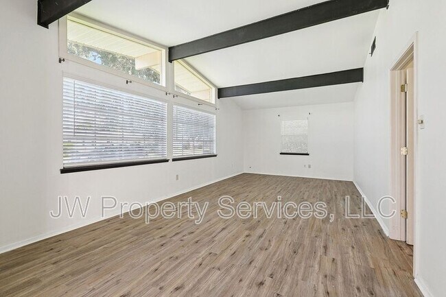 Photo - 5700 Boutall St