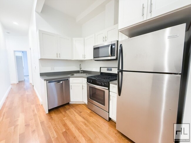Photo - WYCKOFF AVENUE / Bushwick 3-Bed 1-Bath / N... Unidad 3R
