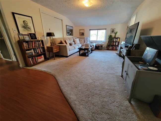 Building Photo - 34 Cayuga Ave Rental