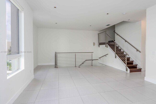 Photo - 9115 NW 33rd St