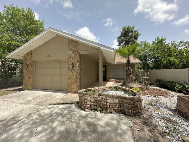 Building Photo - "Charming 2-Bed, 2-Bath Oasis in Vibrant T... Rental