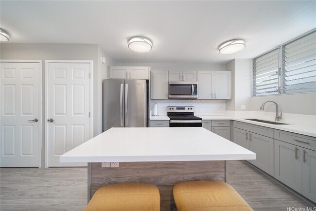 Photo - 1401 Lusitana St