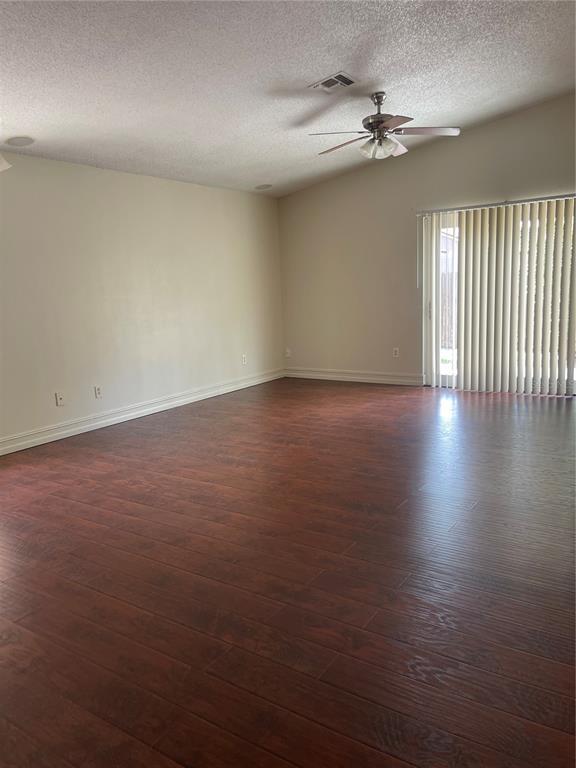 Photo - 1618 Bobolink Ln