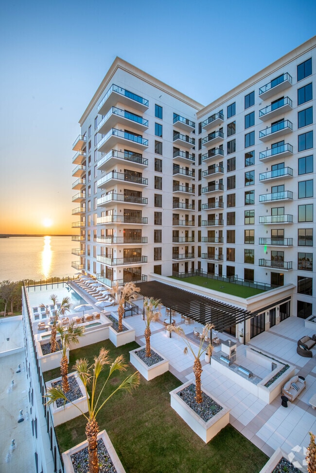 Building Photo - 3111 Sunset Rental