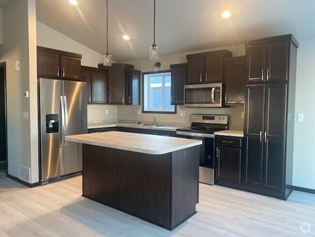 Building Photo - 3 Bedroom / 2 Bathroom House For Rent!