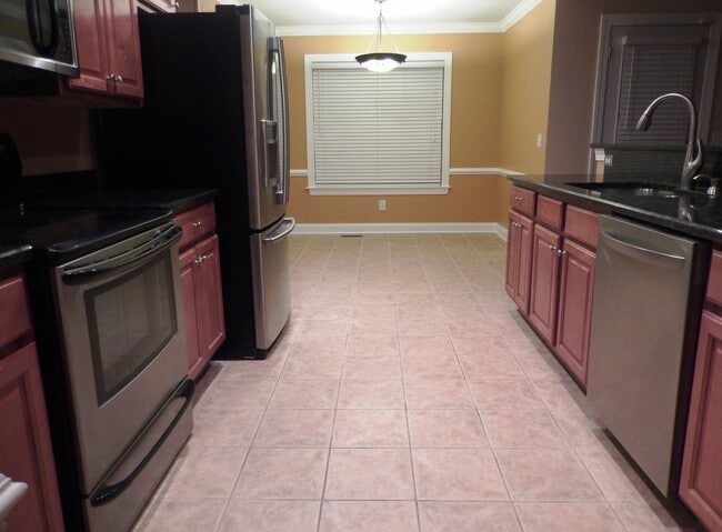 Photo - 28 Roseangel Ct