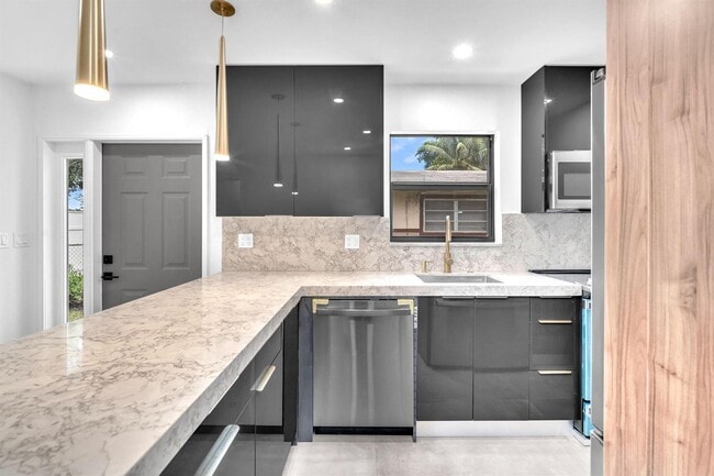 Photo - 2460 SW 58th Mnr