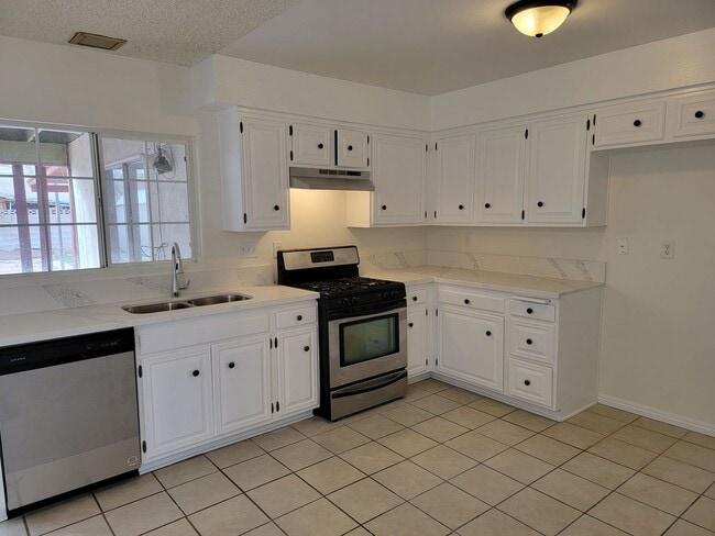 Photo - Beautiful 4 Bedroom Home in Palmdale!