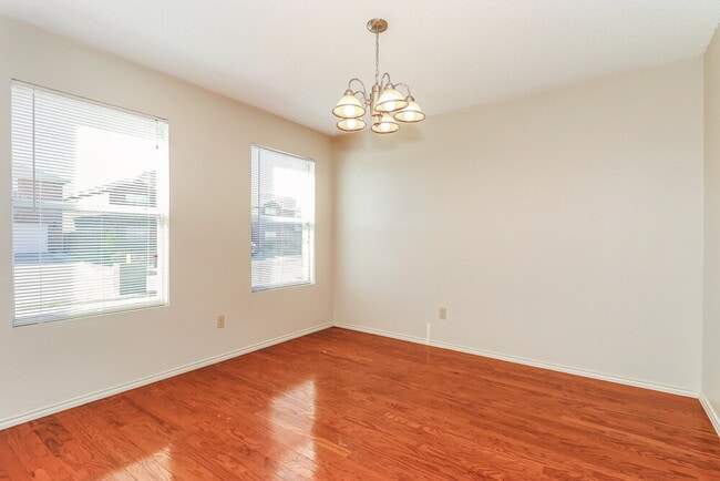 Photo - 300 Dakota Ridge Dr