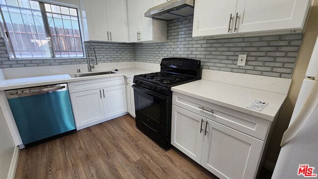 Photo - 4732 Elmwood Ave Unit 3