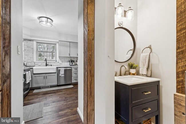 Photo - 215 Commons Dr NW